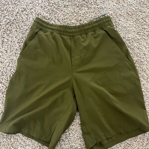Lululemon pacesetter lined Olive Green Men's Shorts with liner.